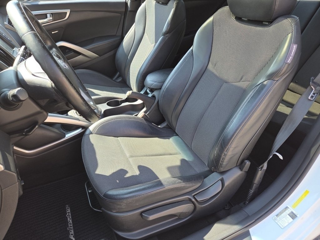 Used 2013 Hyundai Veloster w/ Tech Pkg FWD image 6