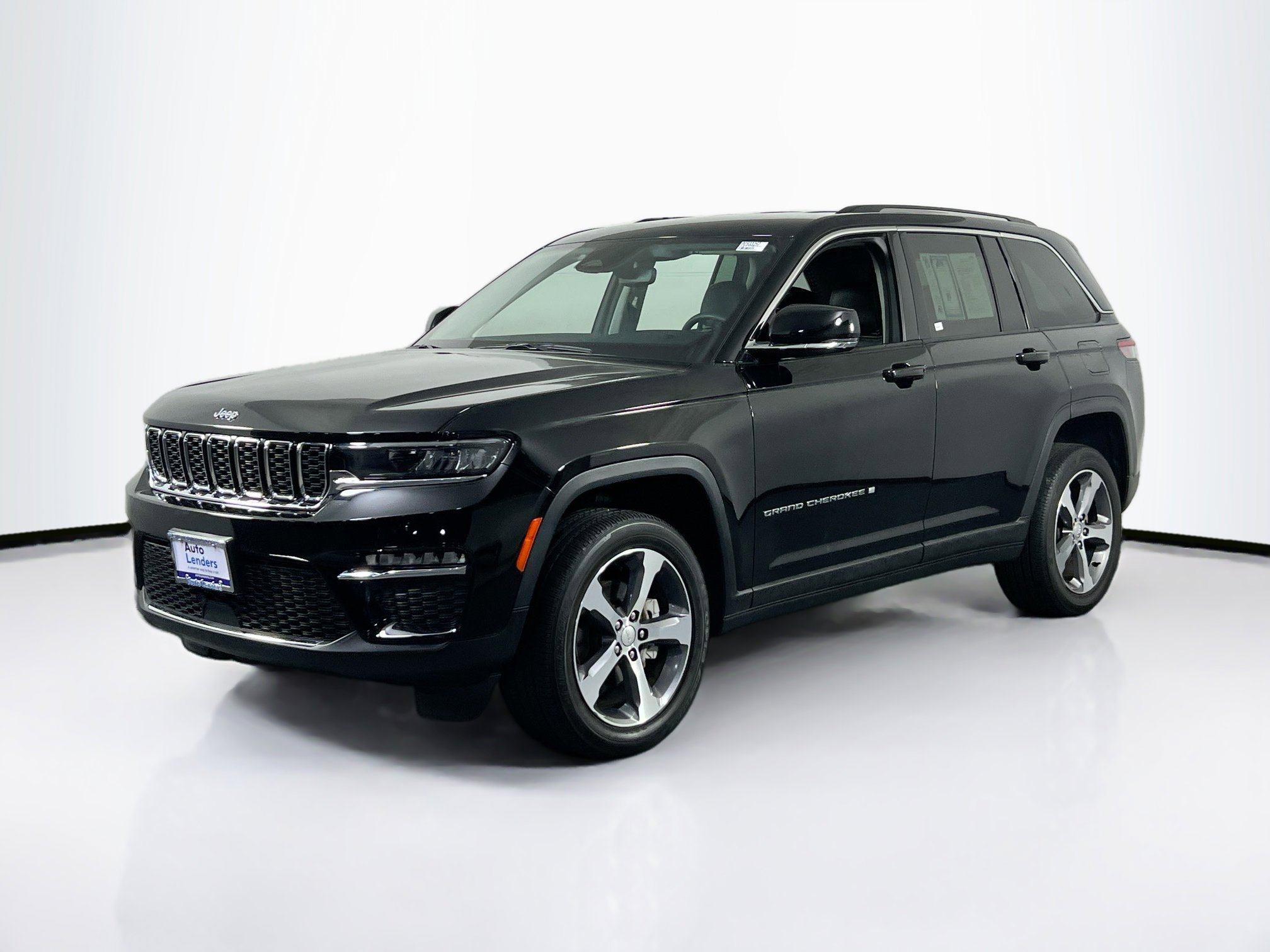 Used 2023 Jeep Grand Cherokee Limited AWD/4WD image 1