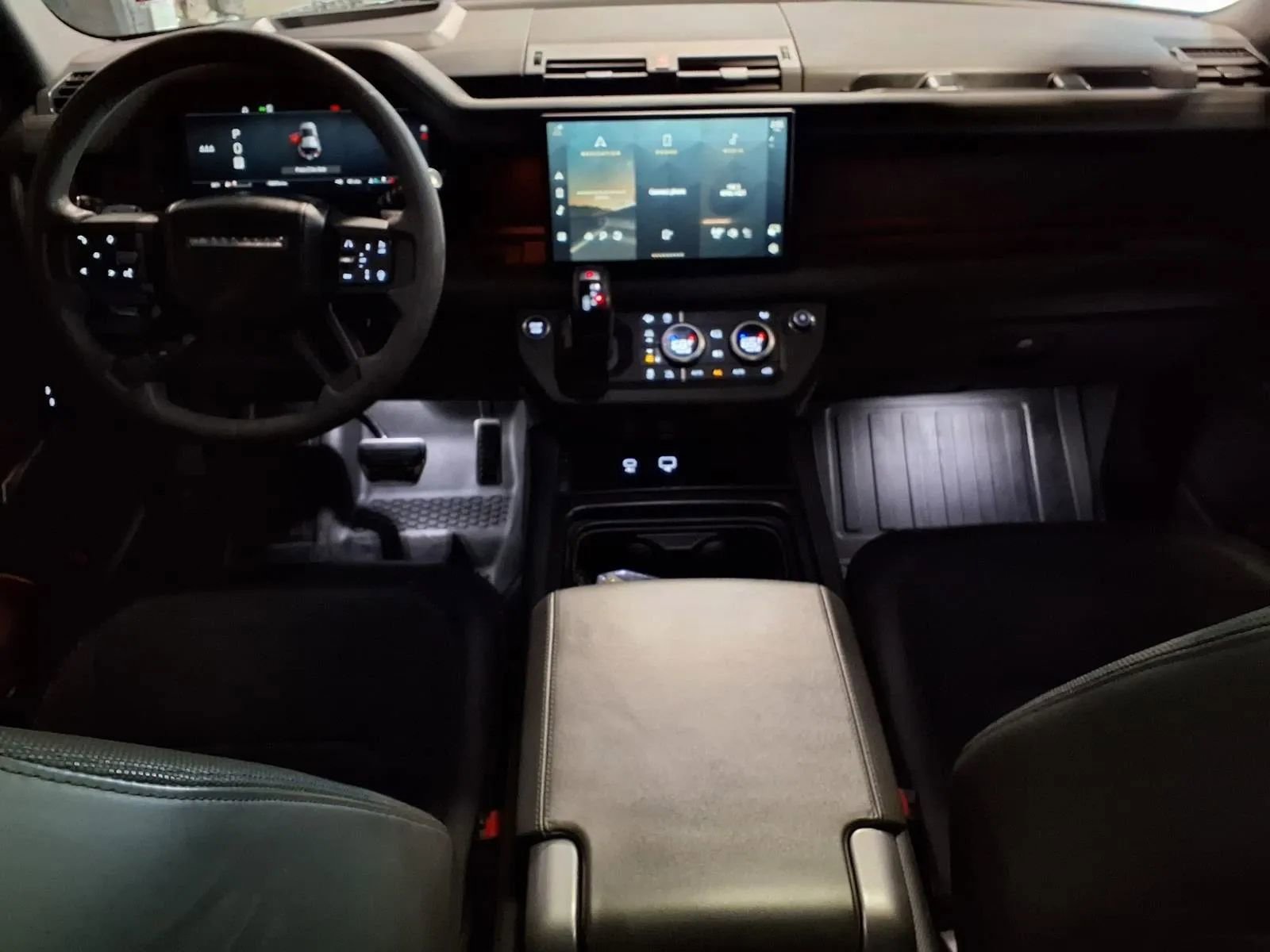 Used 2023 Land Rover Defender 110 V8 image 16