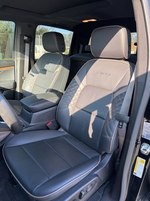 Used 2024 GMC Canyon Denali image 11