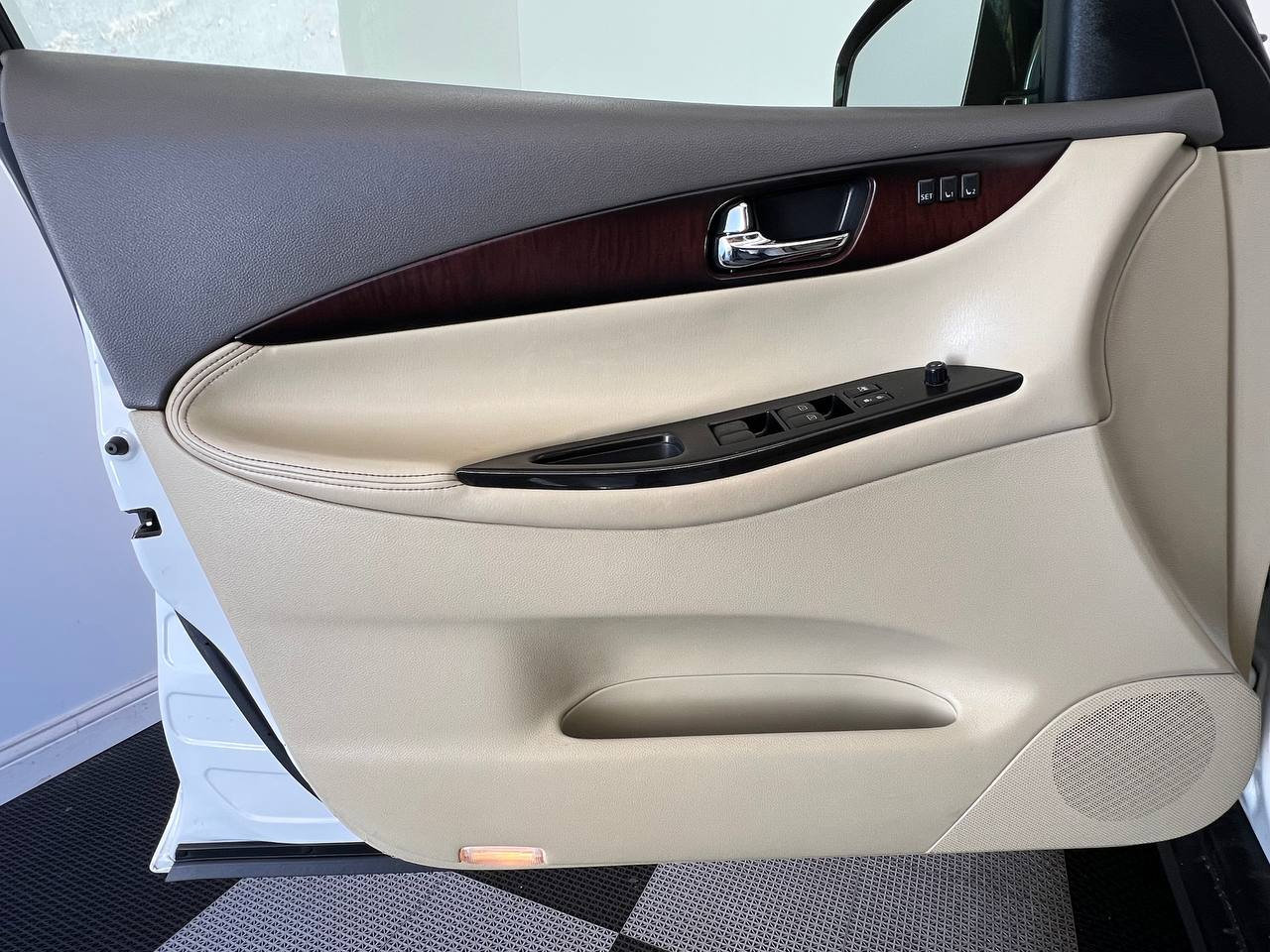 Used 2014 INFINITI QX50 Journey w/ Premium Package image 7