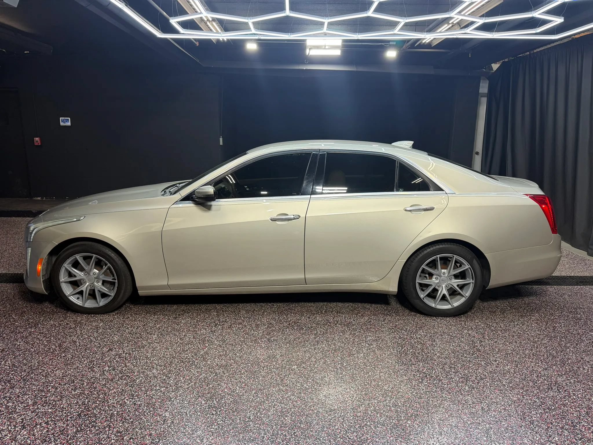 Used 2015 Cadillac CTS Luxury RWD image 4