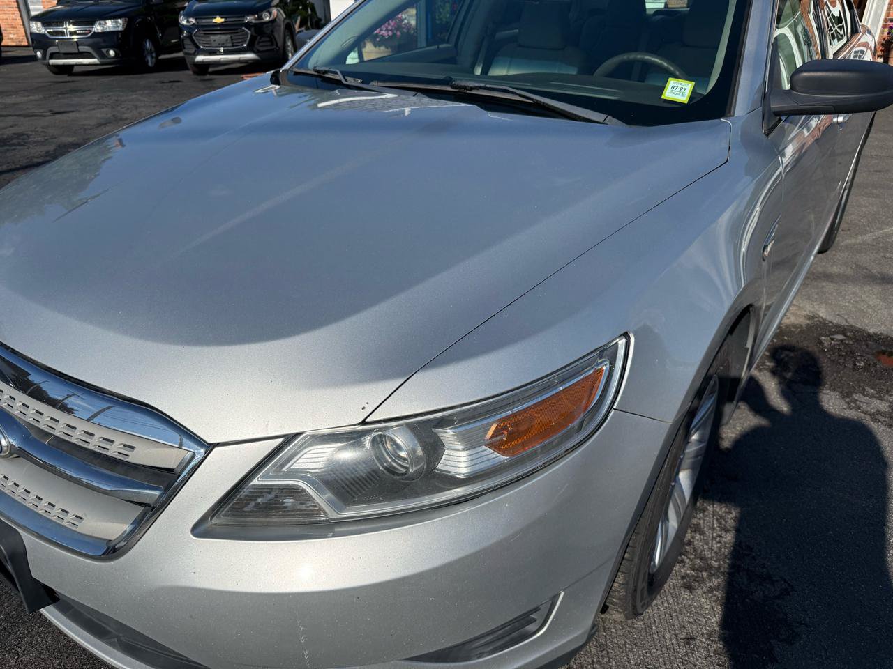 Used 2011 Ford Taurus SE FWD image 9