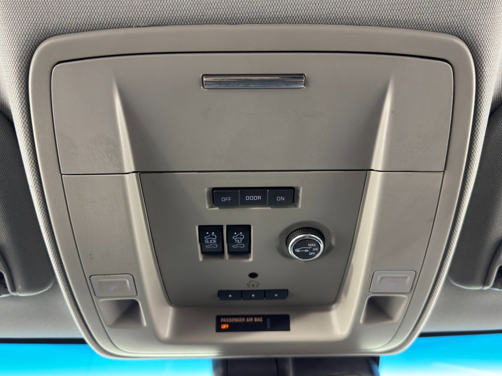 Used 2015 Chevrolet Suburban LTZ RWD image 32