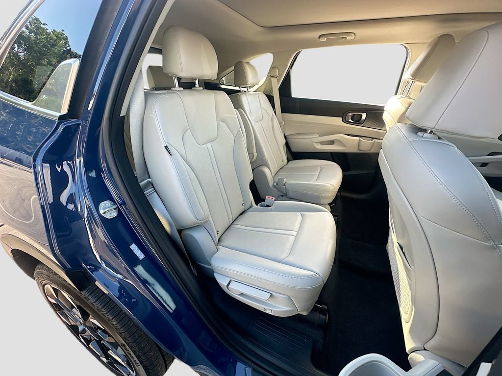 Certified 2025 Kia Sorento EX w/ Panoramic Sunroof Package FWD image 28