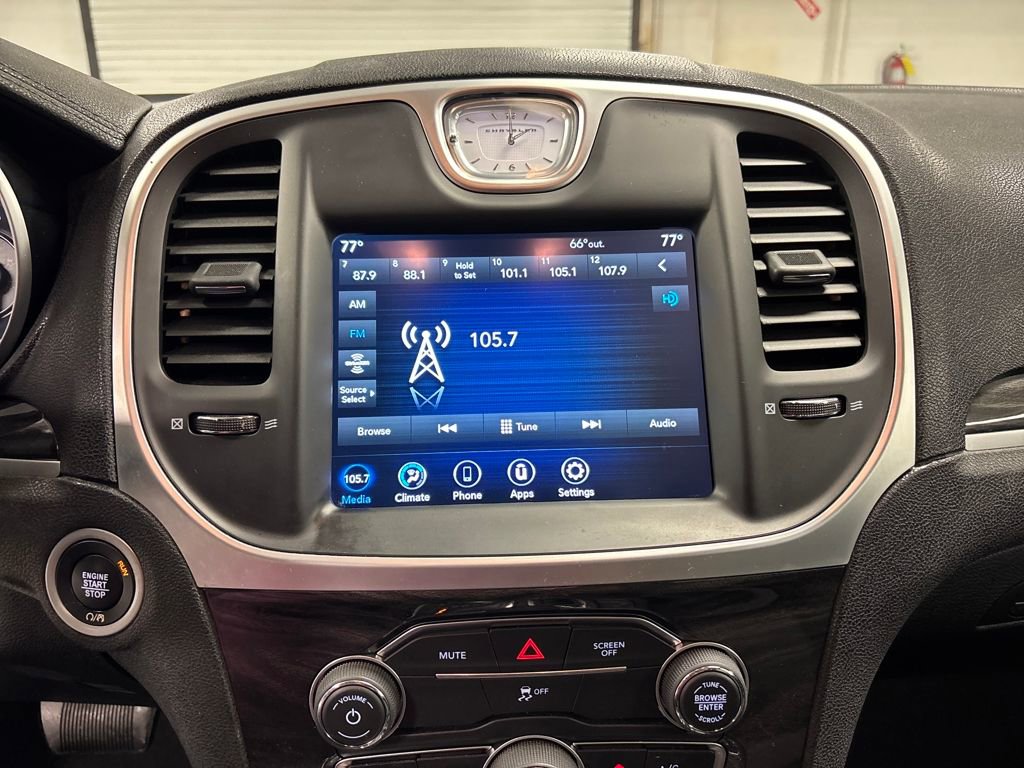 Used 2022 Chrysler 300 Touring w/ Sport Appearance Package image 33