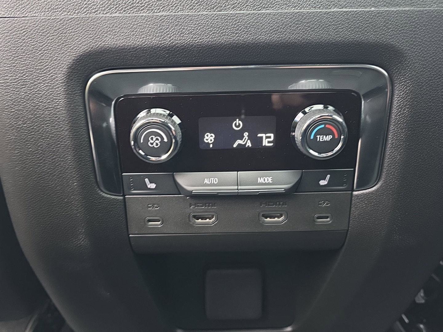 New 2025 Chevrolet Suburban Premier image 26