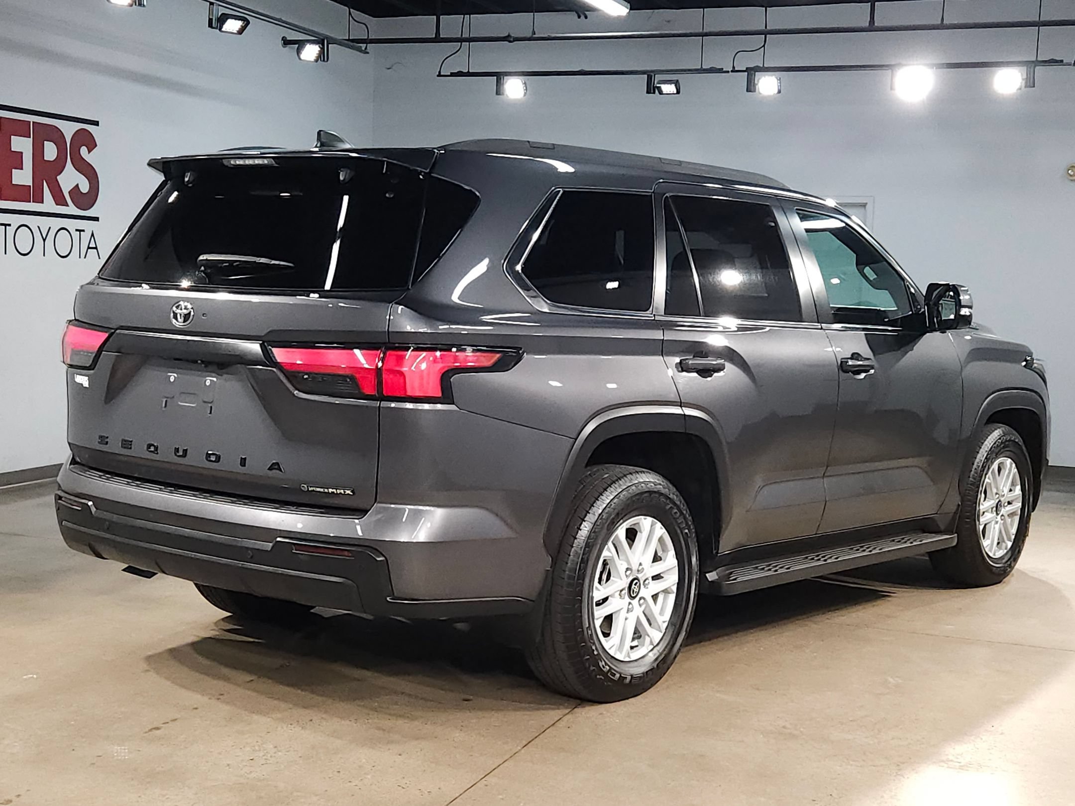 Certified 2025 Toyota Sequoia SR5 AWD/4WD image 7