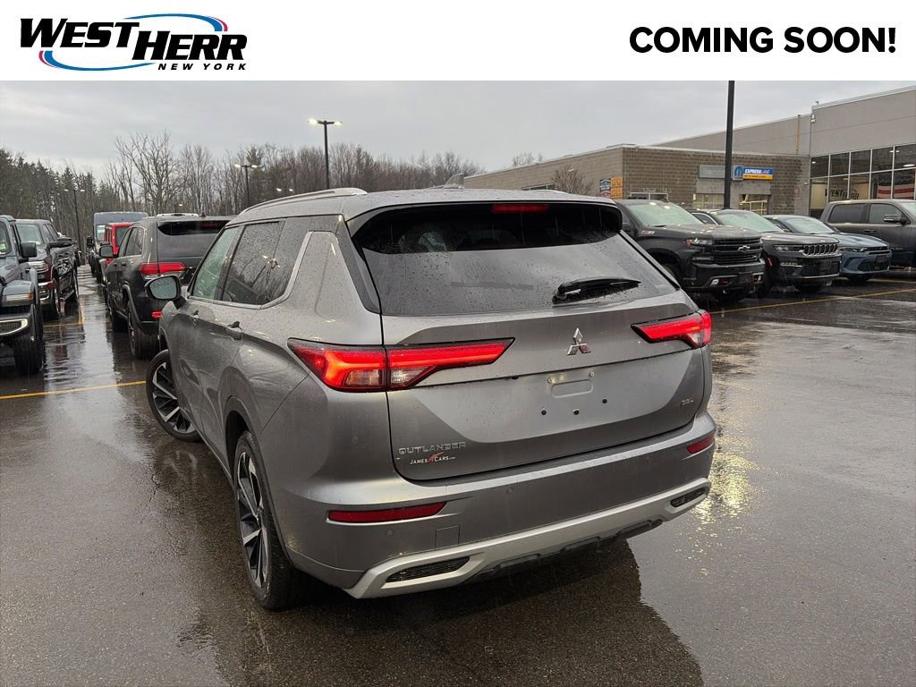 Used 2022 Mitsubishi Outlander SEL image 3