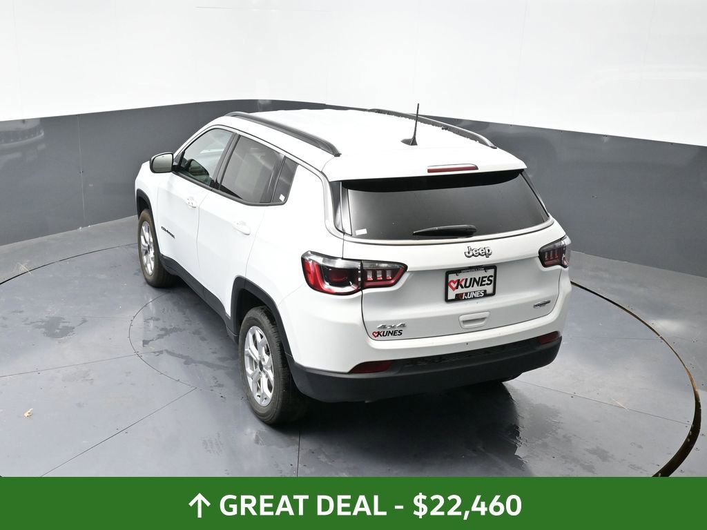 Used 2025 Jeep Compass Latitude image 22