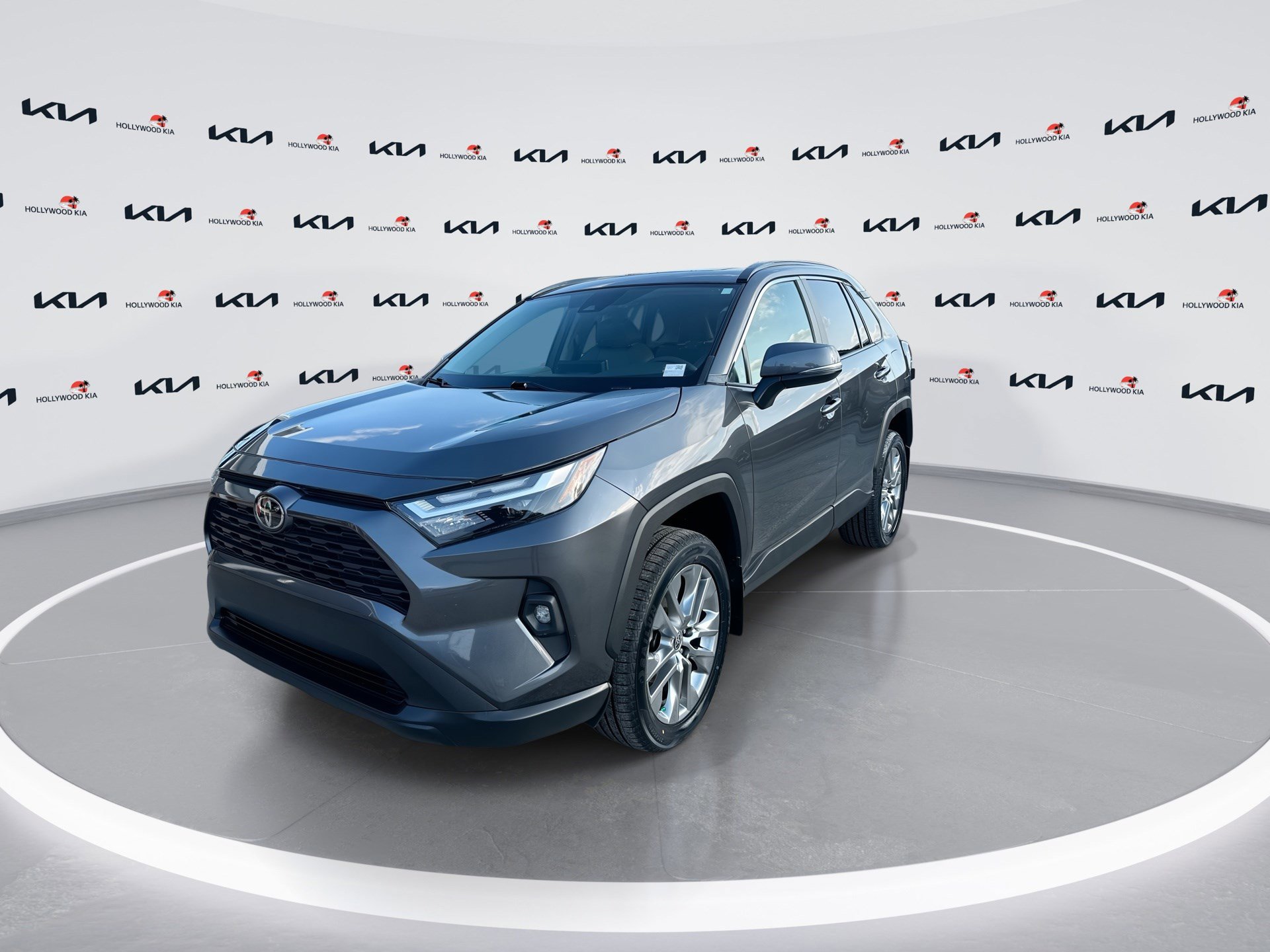 Used 2024 Toyota RAV4 XLE Premium FWD image 4