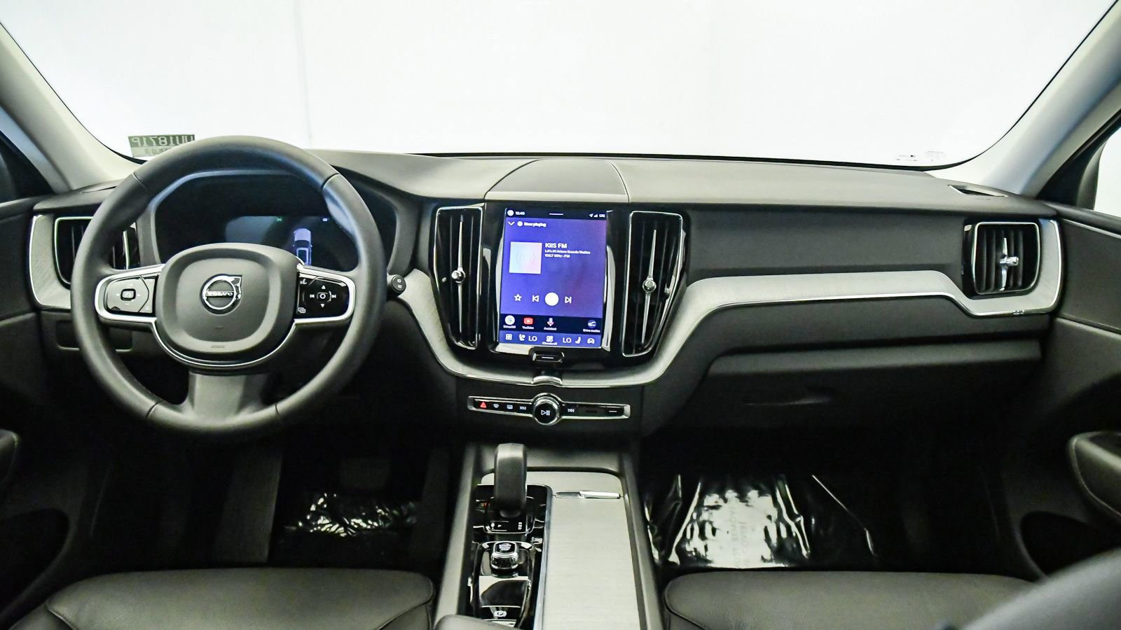 Certified 2025 Volvo XC60 B5 Plus AWD/4WD image 15