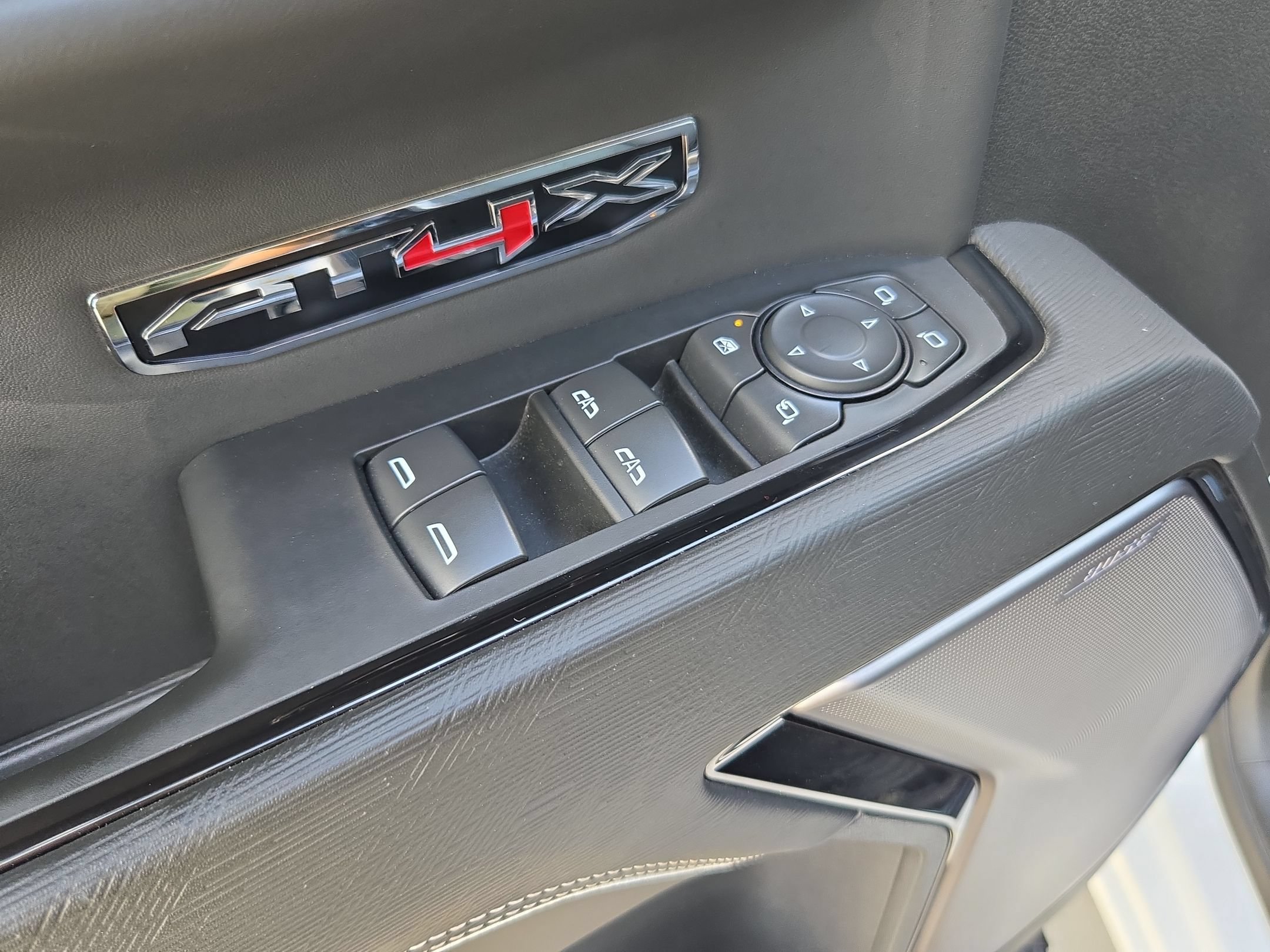 Certified 2025 GMC Sierra 1500 AT4X w/ AT4X AEV Edition AWD/4WD image 12