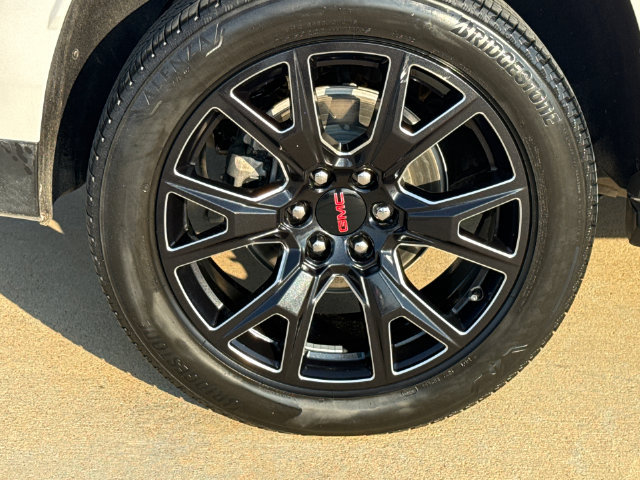 Used 2023 GMC Yukon XL Denali AWD/4WD image 9