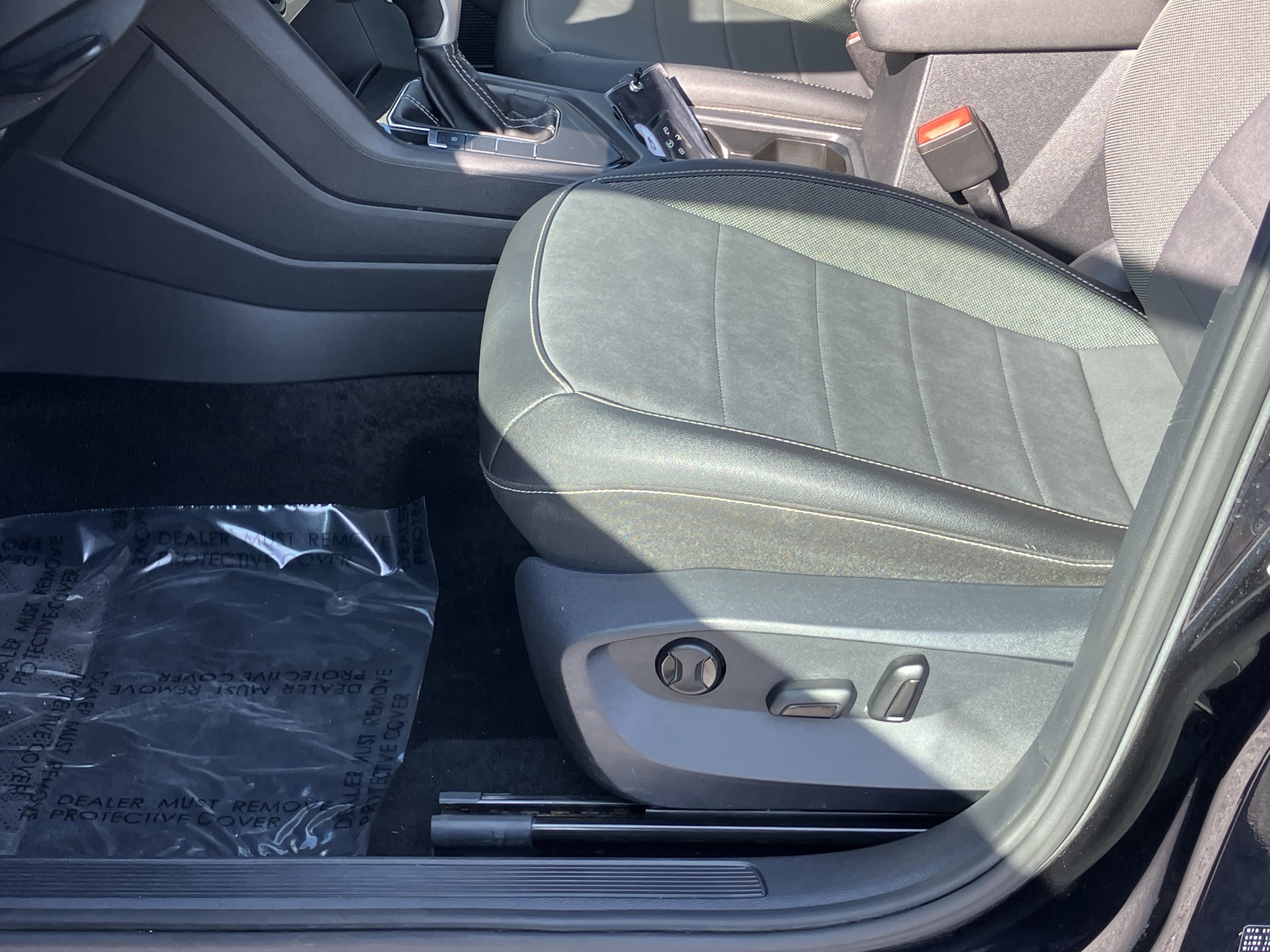 Used 2024 Volkswagen Taos SE image 17