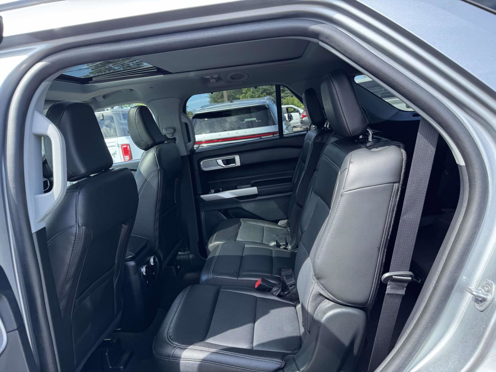 Used 2022 Ford Explorer Limited w/ Hybrid Equipment Group 310A image 9