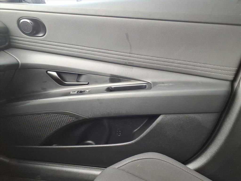 Used 2025 Hyundai Elantra Sport image 26