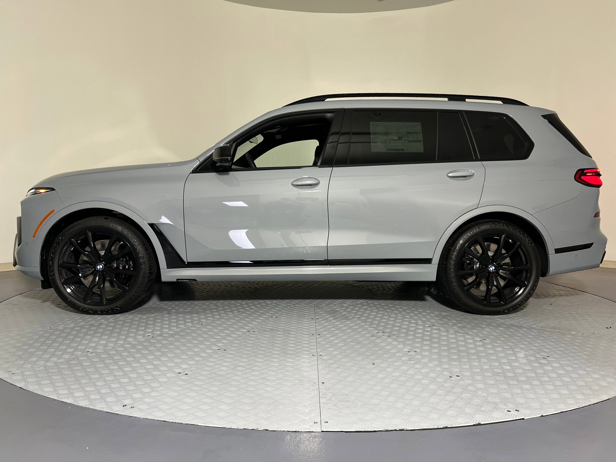 New 2026 BMW X7 M60i image 2