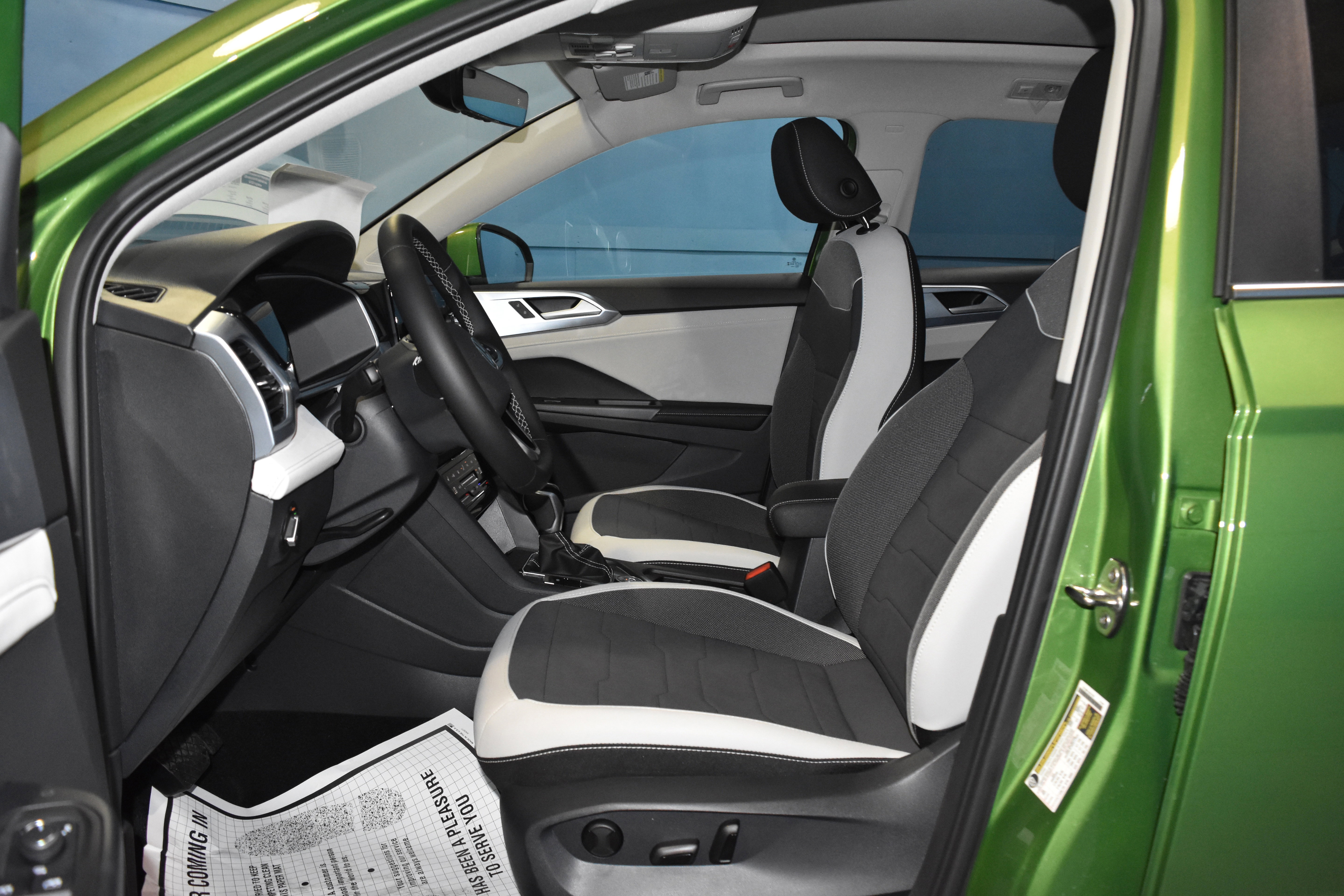 New 2025 Volkswagen Taos SE image 5