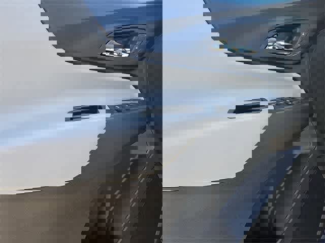 Used 2023 Chevrolet Equinox LS image 16