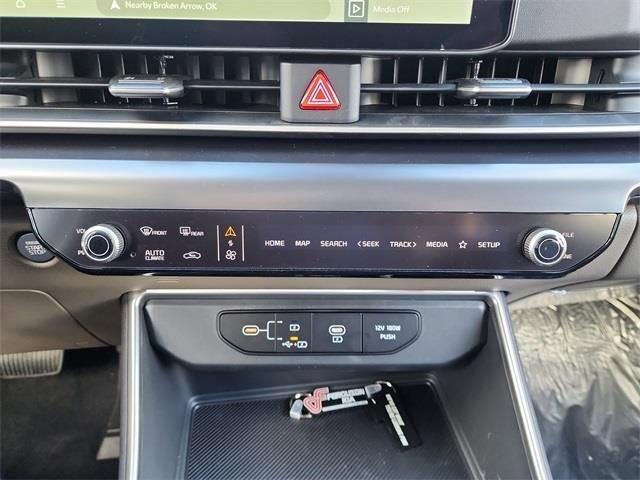 New 2026 Kia Carnival LX FWD image 23