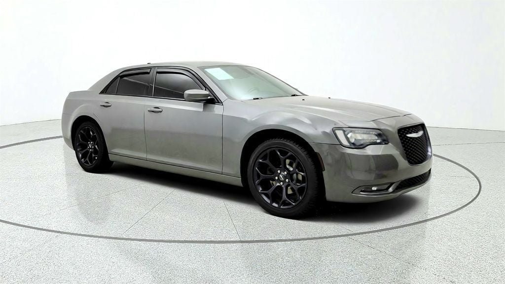 Used 2019 Chrysler 300 S RWD image 3