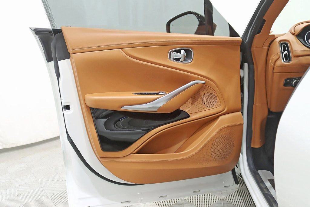 Used 2023 Aston Martin DBX image 39