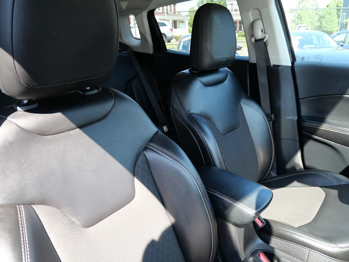 Used 2021 Jeep Compass Latitude w/ Driver Assistance Group AWD/4WD image 19