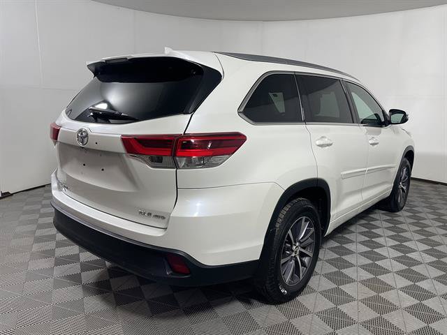 Certified 2017 Toyota Highlander XLE AWD/4WD image 7