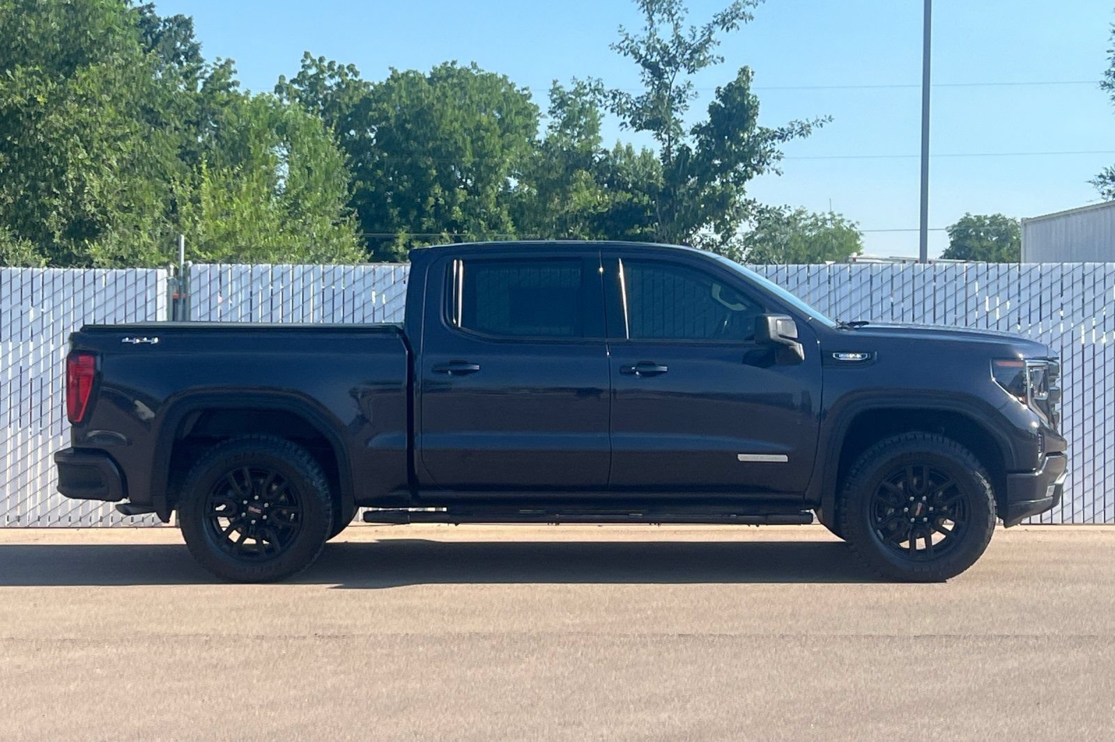 Used 2022 GMC Sierra 1500 Elevation AWD/4WD image 3