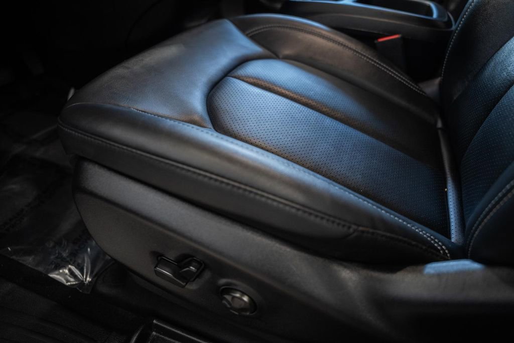 Used 2025 Chrysler Pacifica Select FWD image 38