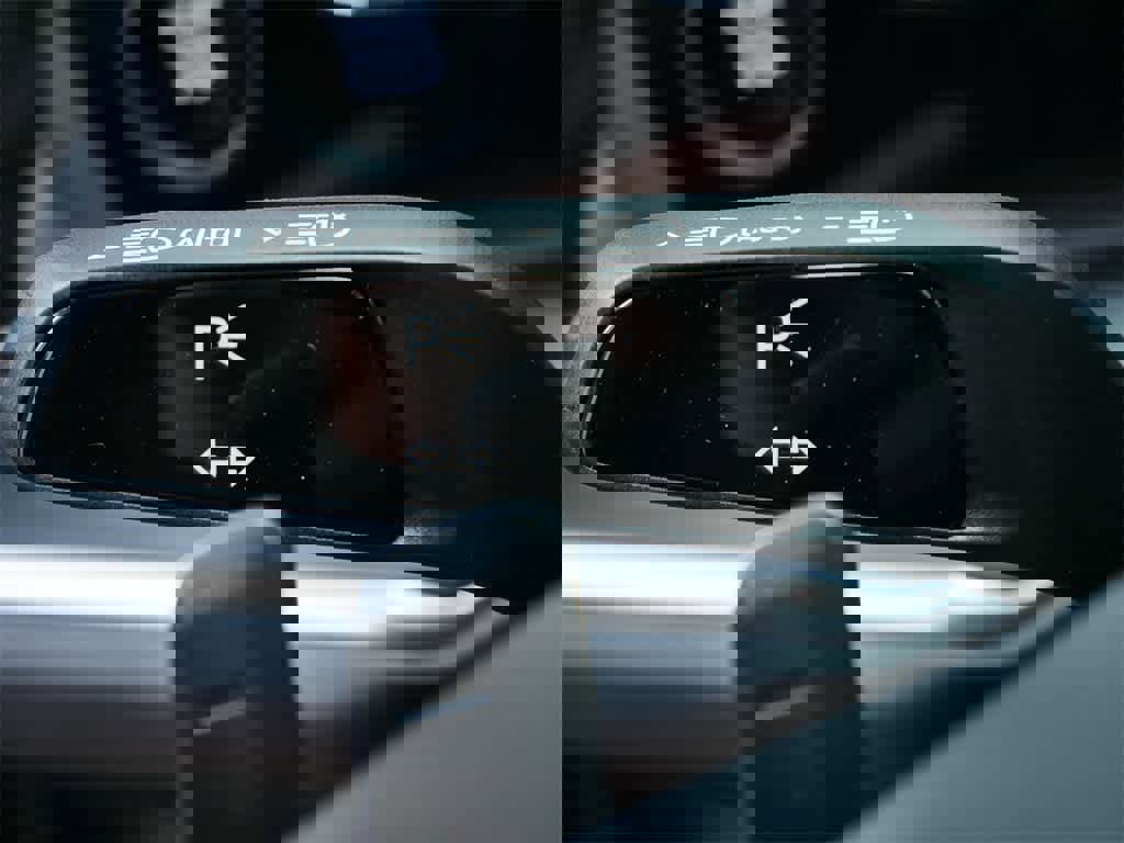 New 2025 Porsche Cayenne Turbo image 24
