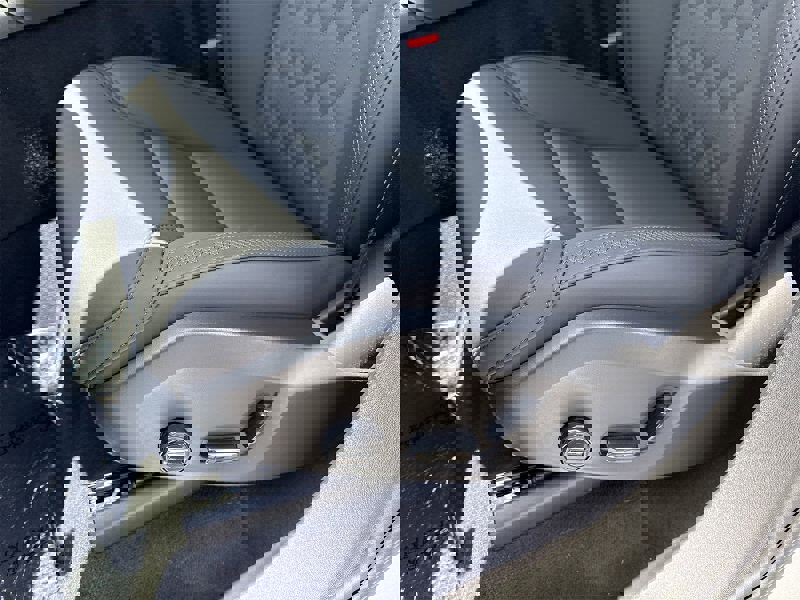 New 2025 Volvo XC90 T8 Plus w/ Protection Package Premier image 11