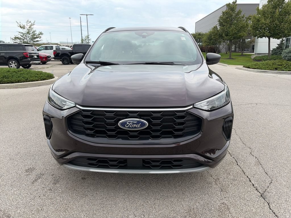 Used 2023 Ford Escape ST-Line w/ Tech Pack #1 FWD image 2