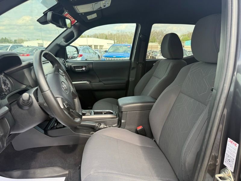 Used 2019 Toyota Tacoma TRD Sport image 10