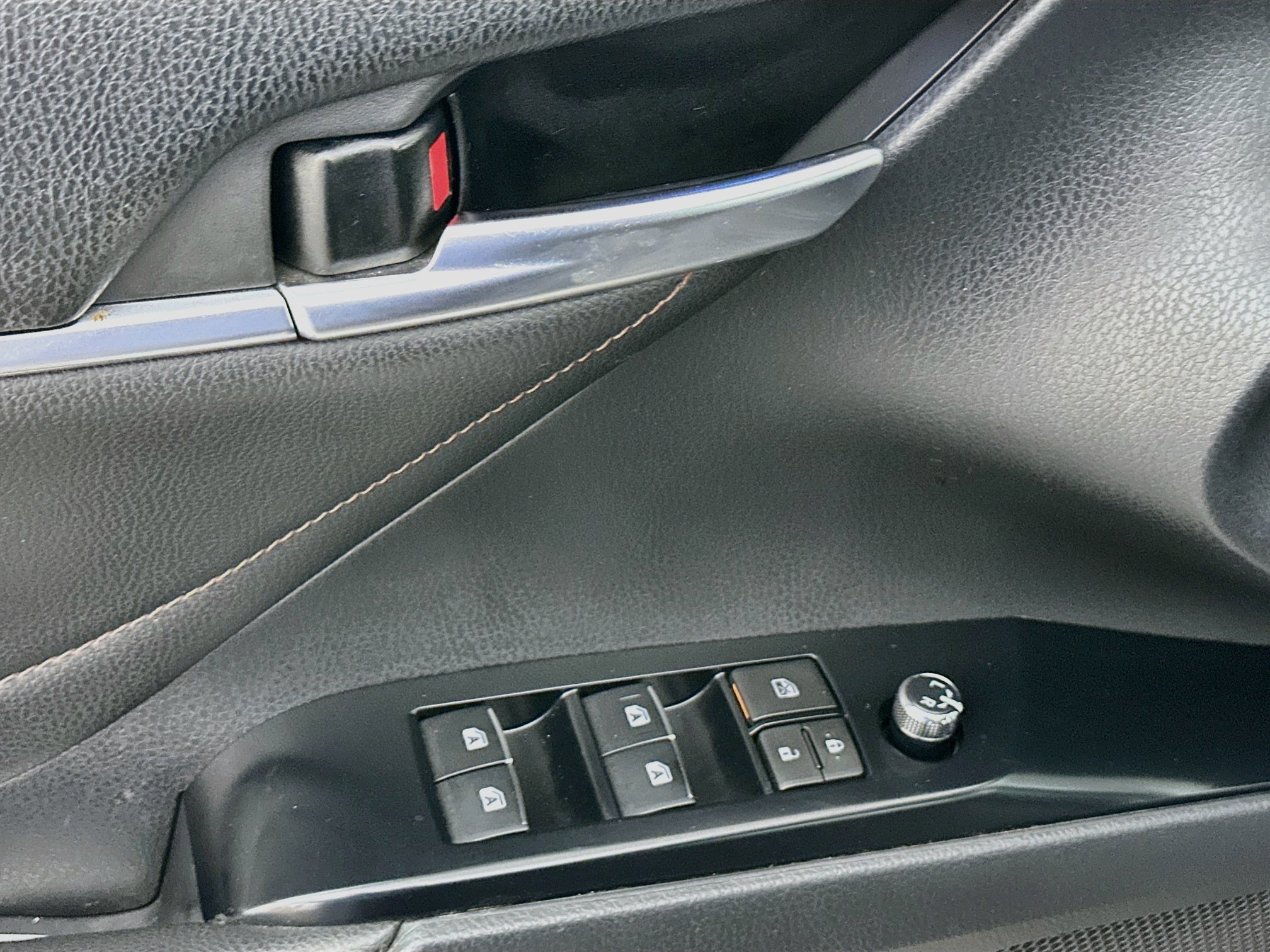Used 2018 Toyota Camry XLE FWD image 15