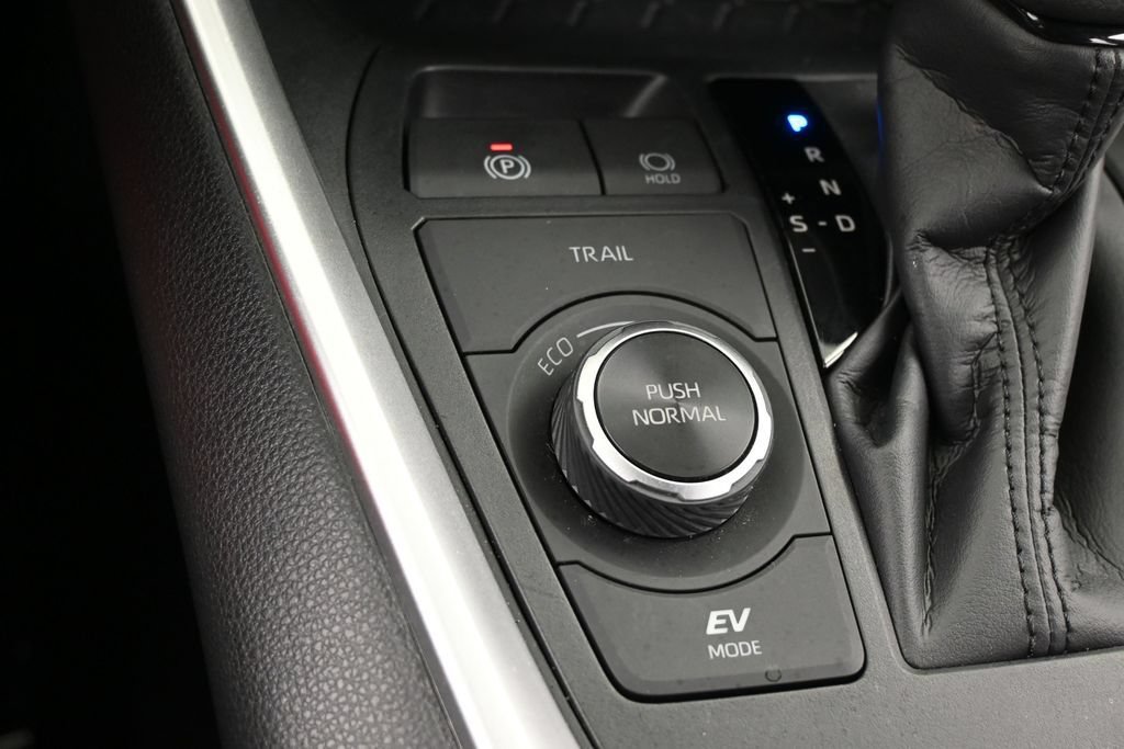 Used 2024 Toyota RAV4 LE AWD/4WD image 20