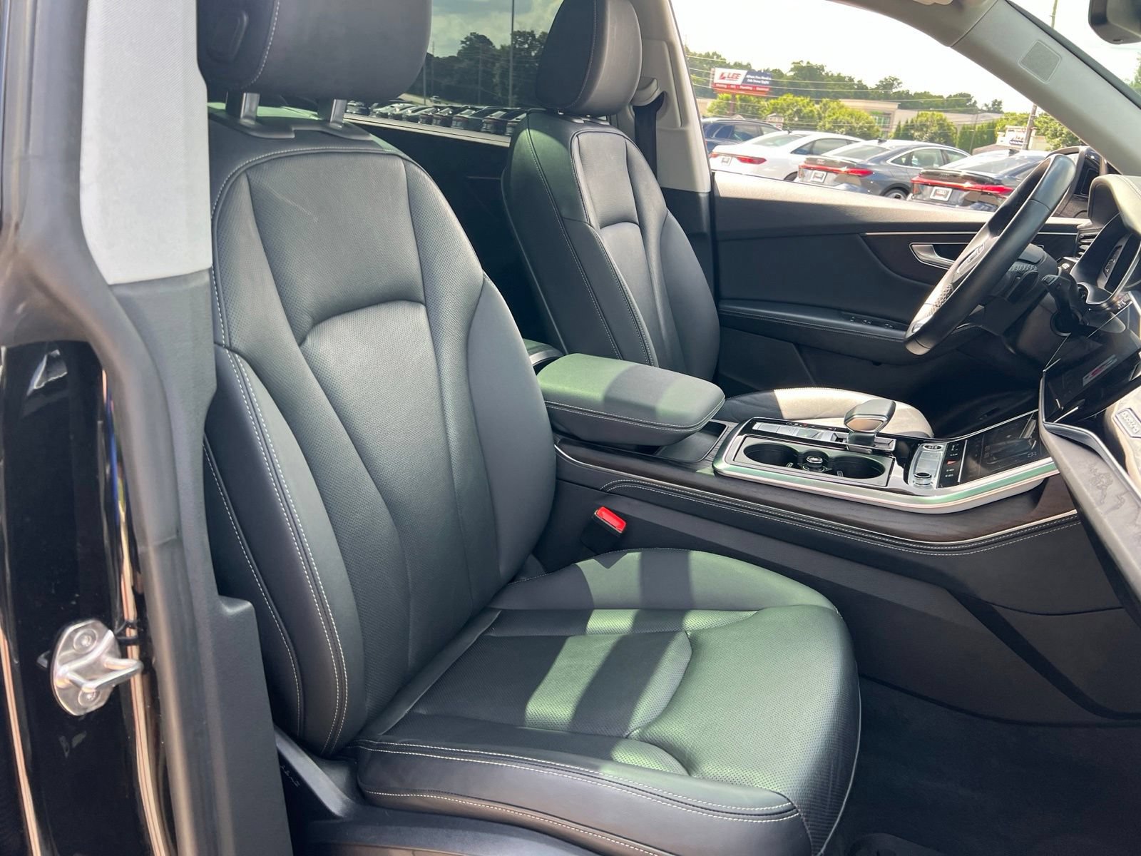 Used 2022 Audi Q8 Prestige w/ Prestige Package AWD/4WD image 34