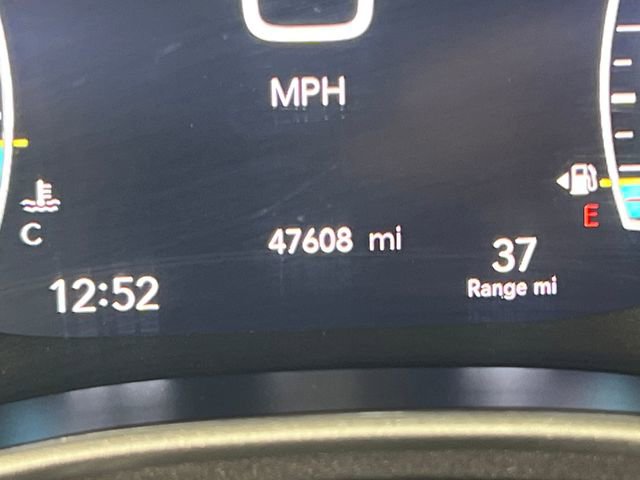 Used 2024 Chrysler Pacifica Touring-L image 19