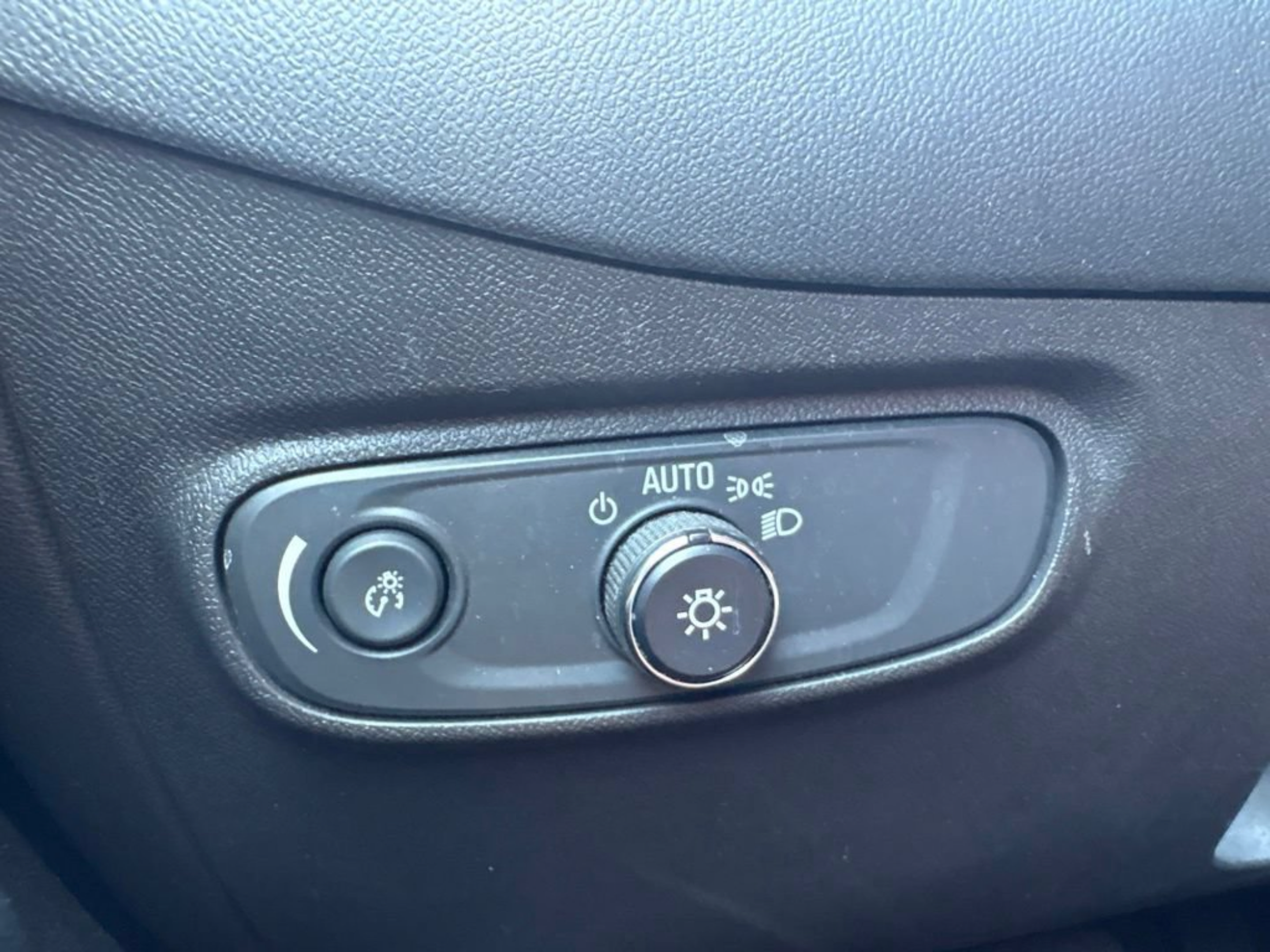 Used 2022 Chevrolet Equinox LT FWD image 17
