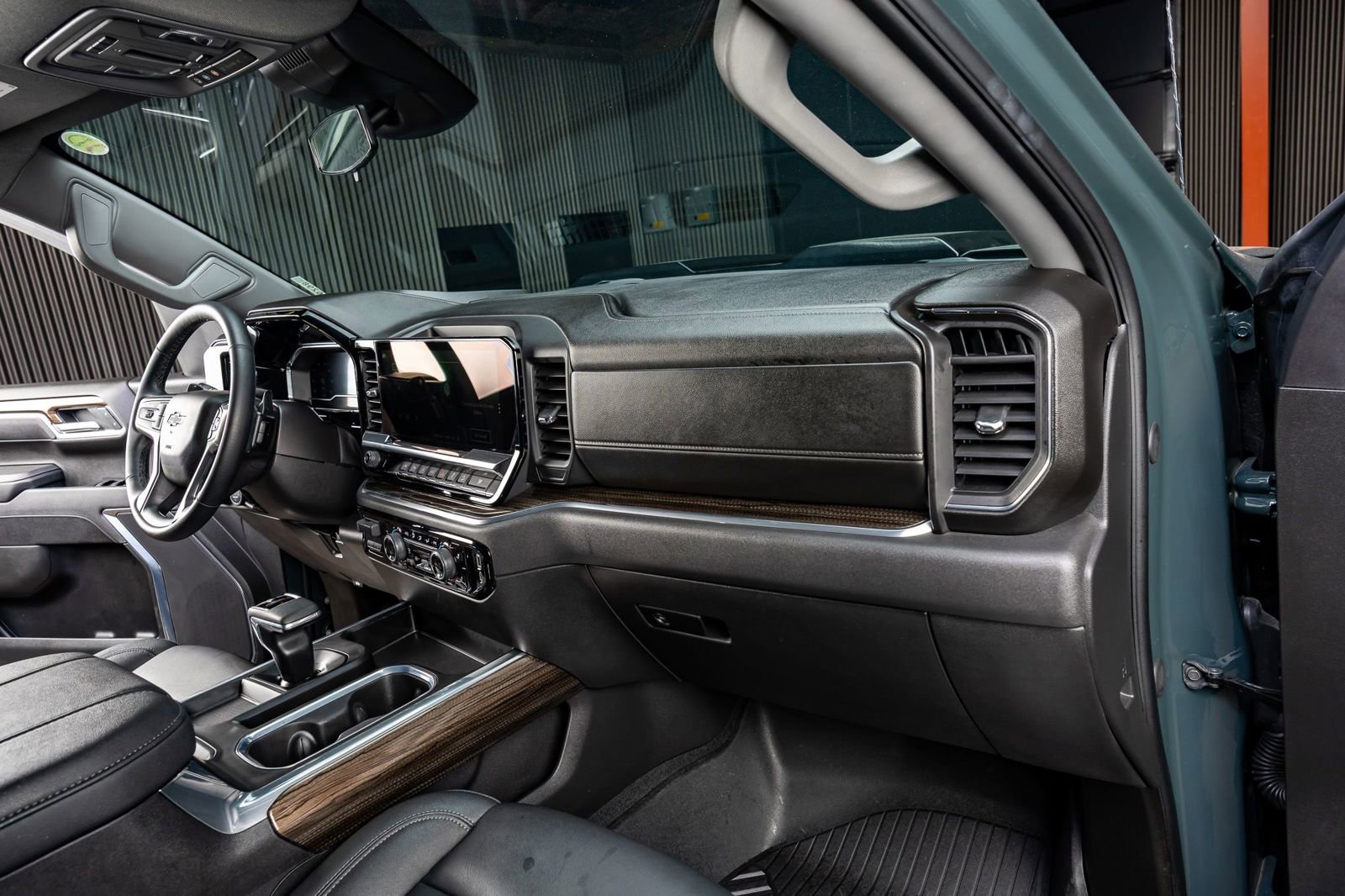 Used 2025 Chevrolet Silverado 1500 LT Trail Boss w/ Convenience Package II image 19