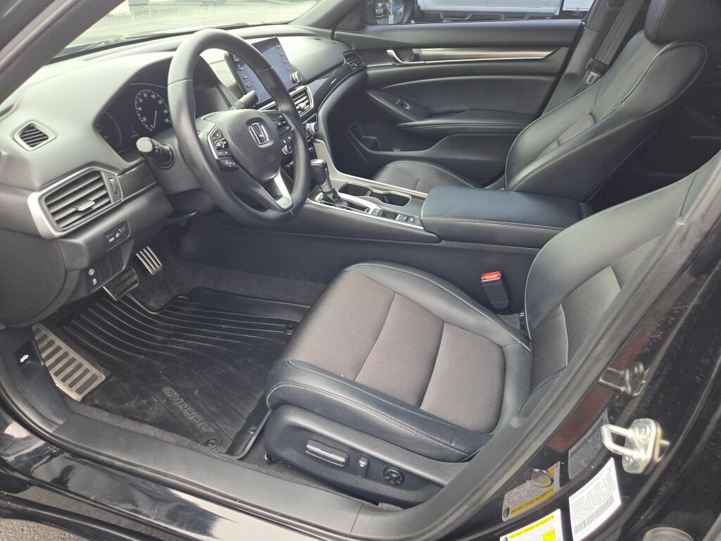 Used 2018 Honda Accord Sport image 26