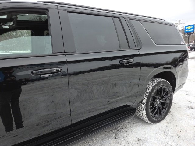 Used 2025 Chevrolet Suburban RST image 38
