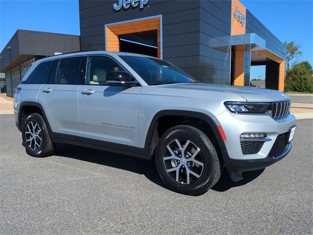 New 2025 Jeep Grand Cherokee Limited w/ Trailer Tow Package image 2