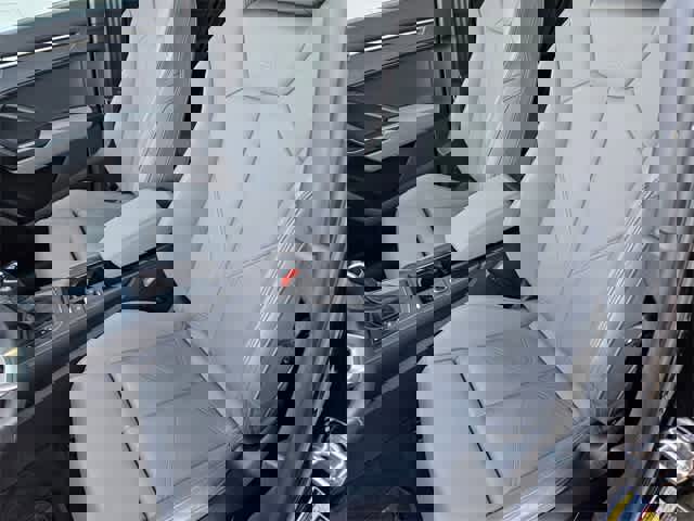 Used 2025 Audi Q3 2.0T Premium w/ Convenience Package image 12