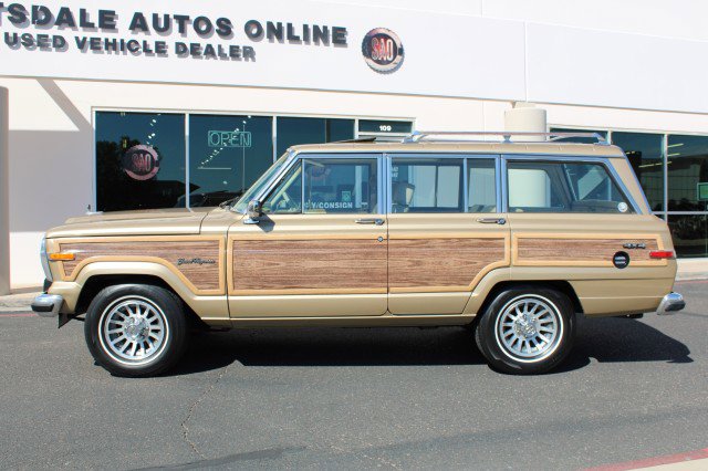 Used 1990 Jeep Grand Wagoneer image 2