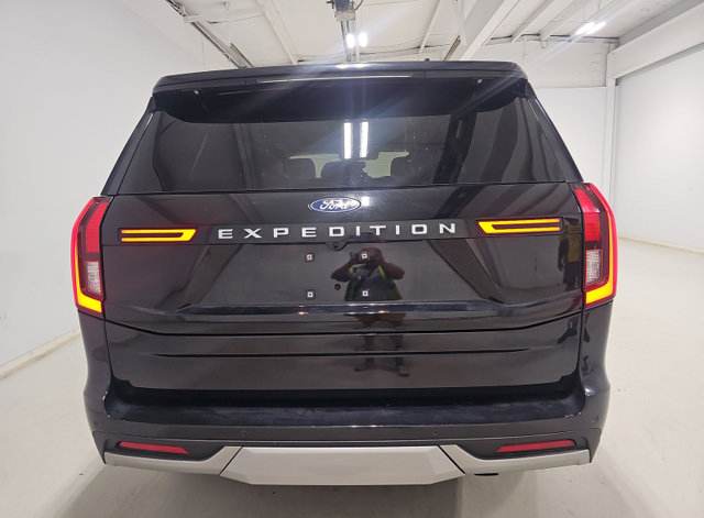 Used 2025 Ford Expedition Platinum AWD/4WD image 5