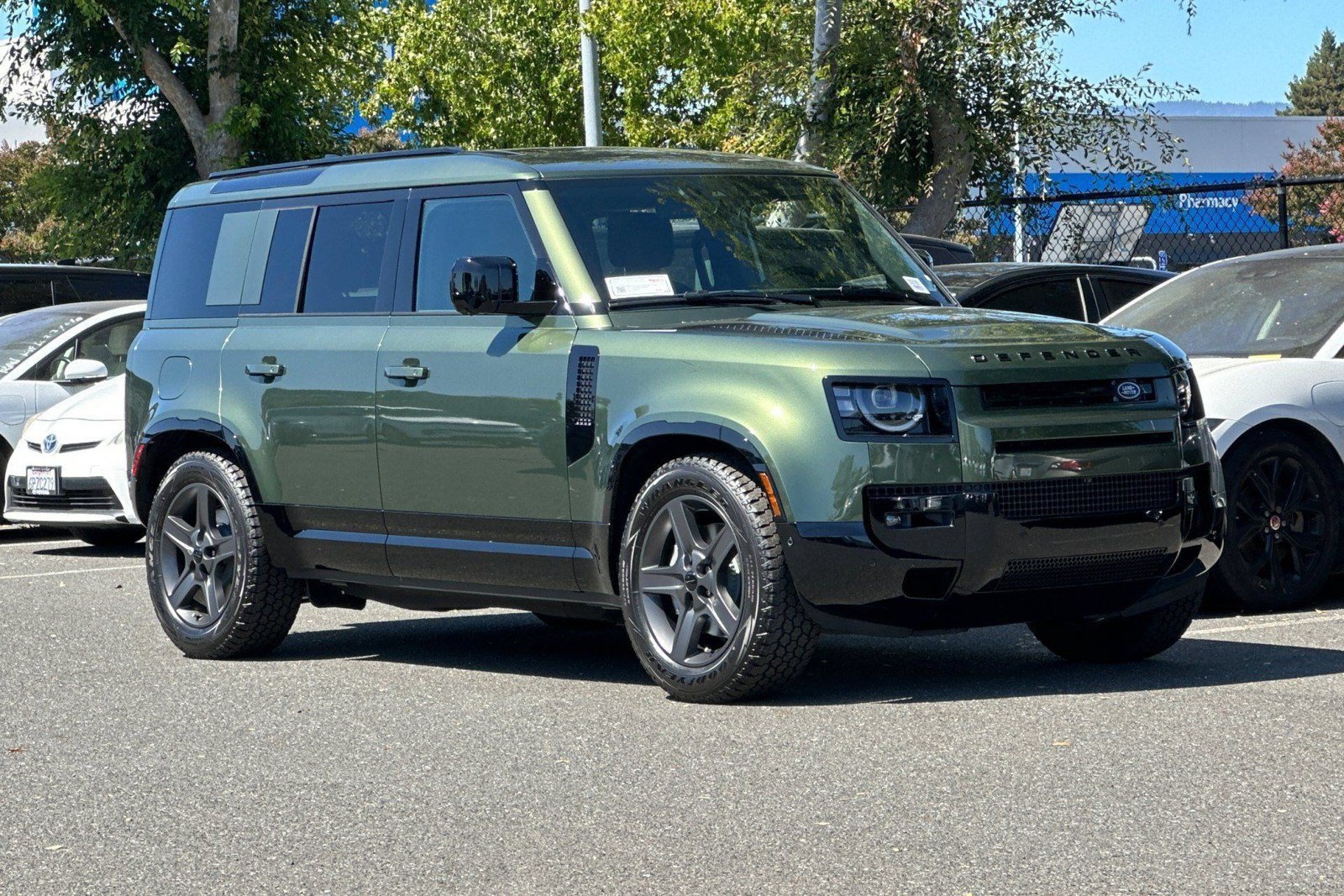 New 2026 Land Rover Defender 110 X-Dynamic SE AWD/4WD image 5