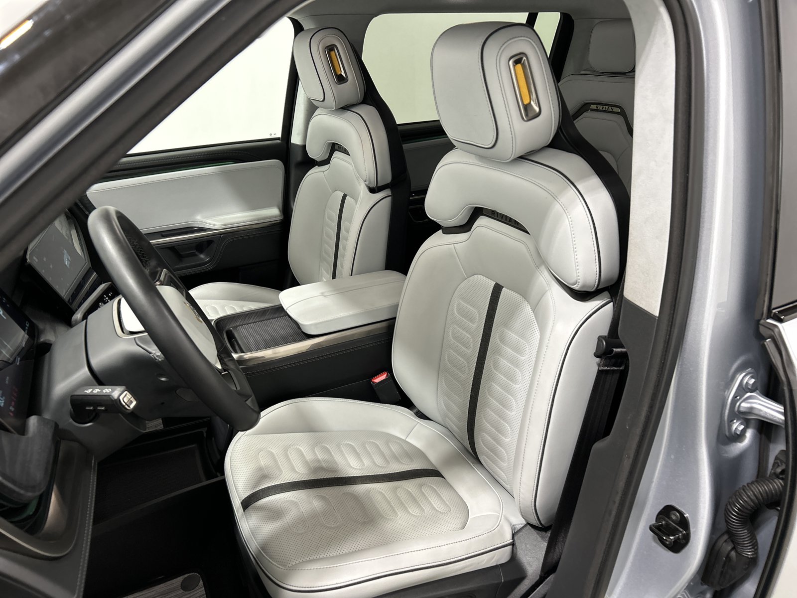 Used 2024 Rivian R1S Adventure AWD/4WD image 20