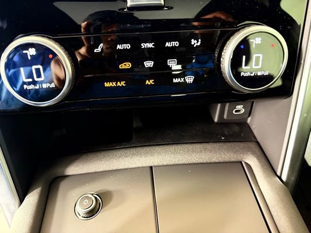 Certified 2025 Land Rover Discovery Dynamic SE image 23